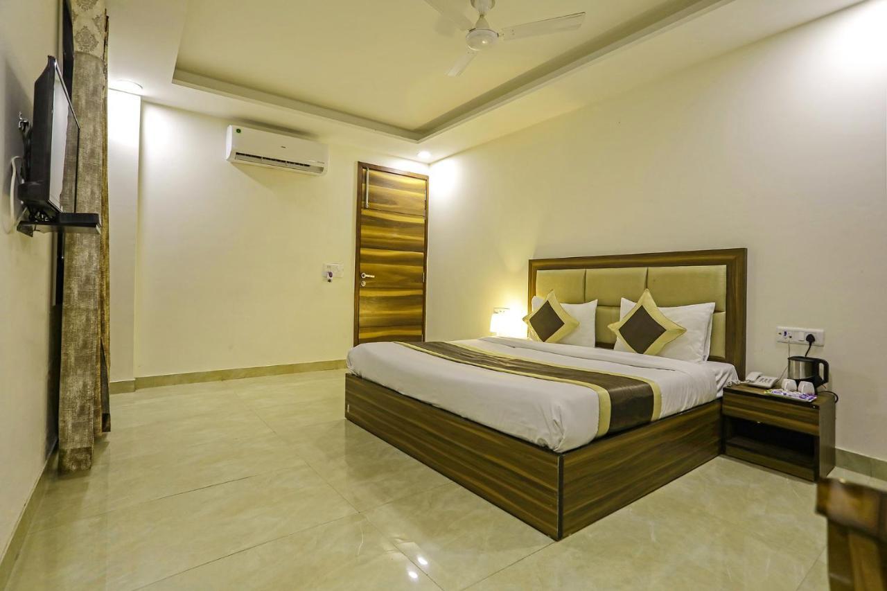 Fabhotel White House Bnb - Nr Yashobhoomi Convention Centre Δελχί Εξωτερικό φωτογραφία