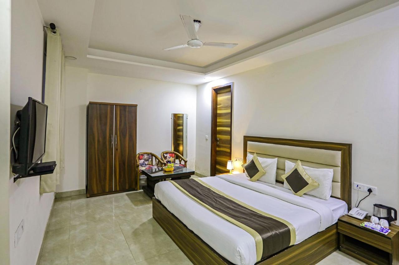 Fabhotel White House Bnb - Nr Yashobhoomi Convention Centre Δελχί Εξωτερικό φωτογραφία